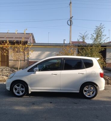 Honda: Honda Fit: 1.3 л, Автомат, Газ, Хэтчбэк