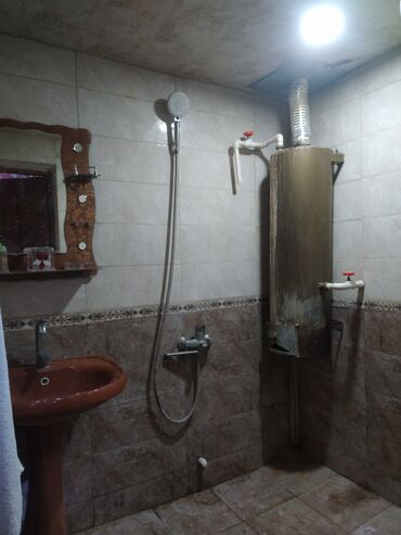 Uzunmüddətli kirayə mənzillər: Gəncədə Azertifakta Bina evi kirayə verilir təcili!!! 2otaqdi 3 otaq — 7