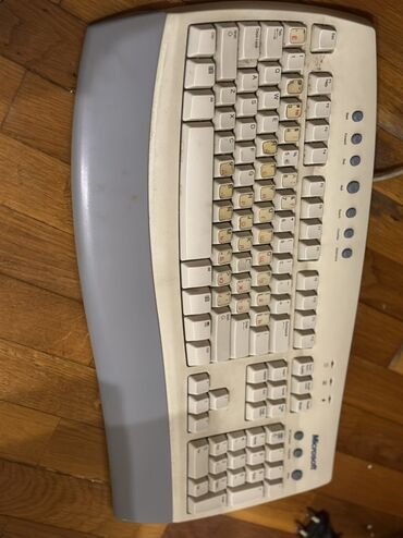 Kompüter ehtiyyat hissələri: Məhsul: Microsoft Natural Keyboard (ergonomik, tam ölçülü) Təsvir: -