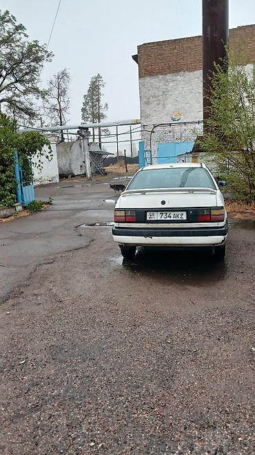 Volkswagen: Volkswagen Passat: 1989 г., 1.8 л, Кол менен иштөөчү, Бензин, Седан — 2