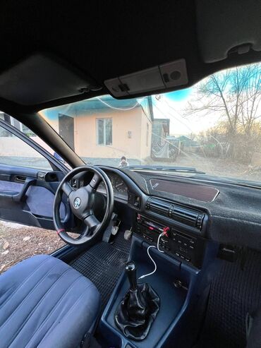BMW: BMW 5 Series E34, седан, темно-синий цвет кузова. Основные