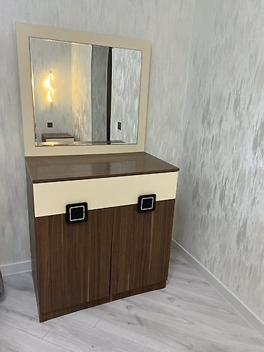 yataq taxtı: Yataq otağı mebel dəsti. Bu dəstin taxtı üstündə matrası ilə, 4 qaplı — 2
