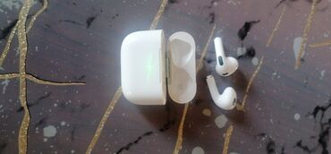 Kasalar: Bluetooth simsiz qulaqlıq + şarj qutusu və smartfon üçün arxa qapaq