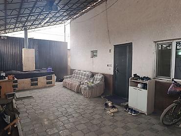 Продажа коттеджей и домов: Продаётся дом с хозяйственным двором и постройками. Основные — 3