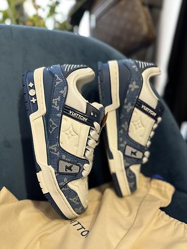 Кроссовки Louis Vuitton Trainer Low, цветовая схема белый/тёмно‑синий