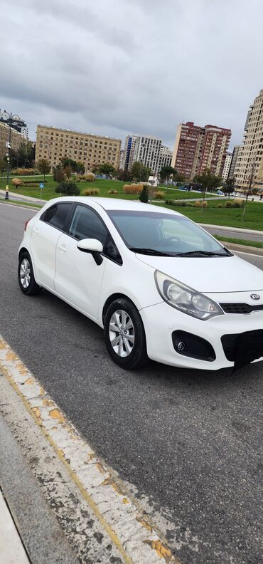 Kia: Kia Rio: 1.4 l | 2013 il Hetçbek