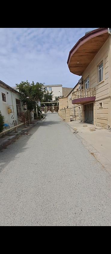 LÖKBATANDA 233 MƏKTƏBİN TAM QARŞISI ŞƏXSİ TİKİLİ HƏYƏT EVİ SATILIR! 📍