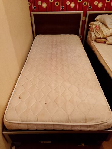 Komodlar: Təknəfərlik çarpayı, Bazasız, Matras ilə, Siyirməsiz