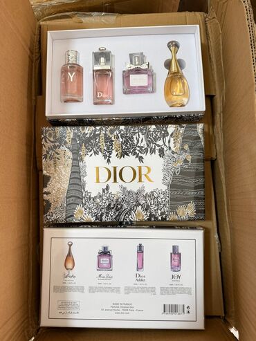 Ətriyyat: Victoria’s Secret Bombshell və Chanel mini ətir dəstləri.kompanya — 15