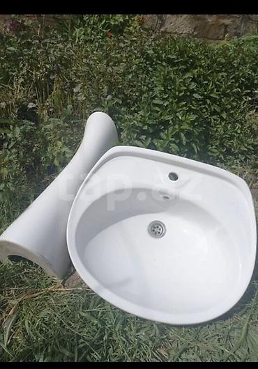 Ağ keramika piyada (pedestal) lavabosu dəsti - Material