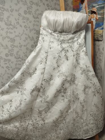 Свадебные платья: Продаем свадебное платье носилось 1 раз 11 лет назад. Без пятен и