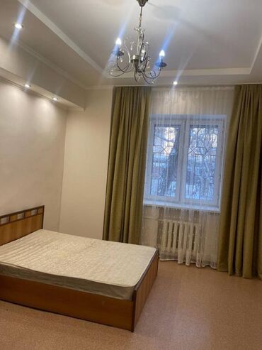 квартира на первом этаже: 3 комнаты, 70 м², Сталинка, 1 этаж, Косметический ремонт