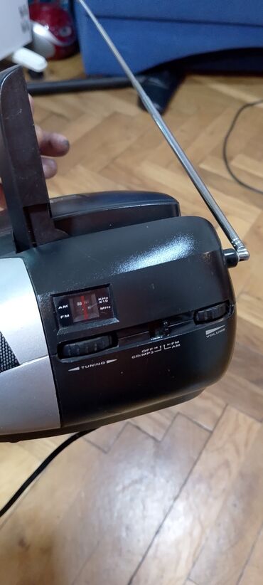 Pojačala i prijemnici: Radio SUPERIOR ispravan . za CD neznam

Mirjevo — 5