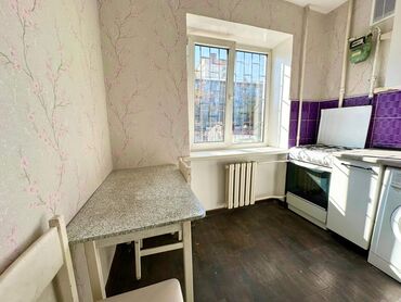 снять квартиру в заре: 1 бөлмө, 33 кв. м, 104-серия, 2 кабат, Евроремонт
