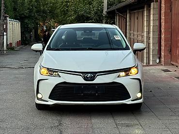 Toyota: Toyota Corolla: 2021 г., 1.8 л, Вариатор, Гибрид, Седан — 2