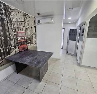 Продажа коммерческой недвижимости: Коммерческое помещение, 4-й микрорайон Площадь: 136 м² Этаж: 1-й, два — 7