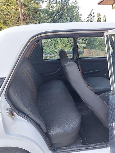 VAZ (LADA): VAZ 2107 sedan – klassik ağ rəngdə, 4 qapılı, arxaötürücülü. Texniki — 17