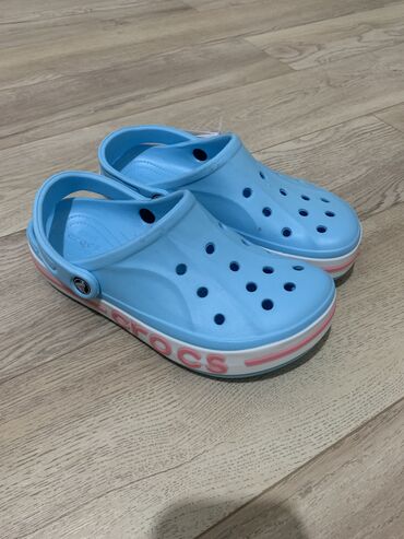 обувь 19 размер: Оригинальные Кроксы в голубом цвете, абсолютно новые, с этикеткой, не
