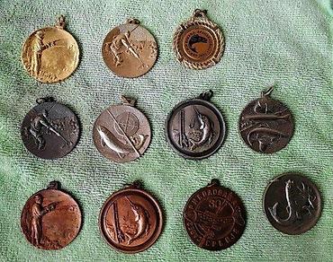 Značke, ordenje i medalje: Stara medalja za ribolov, pecanje, više komada. Očuvane medalje za — 3