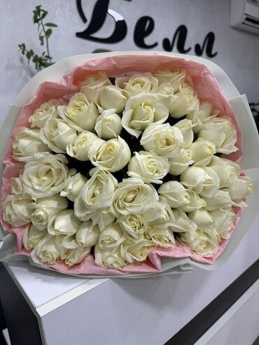 искусственые цветы: Букет из белых роз