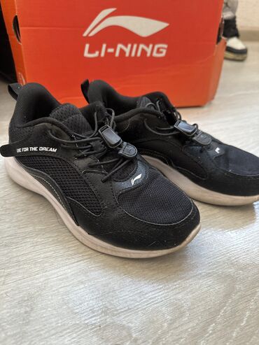 спортивная обувь кроссовки: Продам кроссовки от LI-NING одевал 2-3 раза, размером не угадали