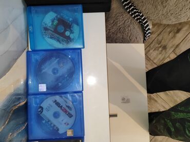 PS4 (Sony Playstation 4): Sony PlayStation 4 Slim modeli qara rəngdədir.1 Tb Əla vəziyyətdədir — 11