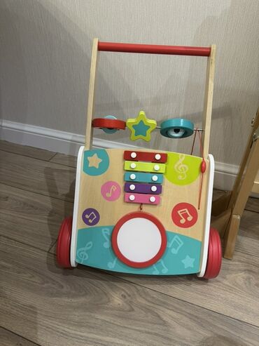 Məktəb çantaları: Hape firması Taxta musiqili uşaq gəzdiricisi (walker) Ev şəraitində