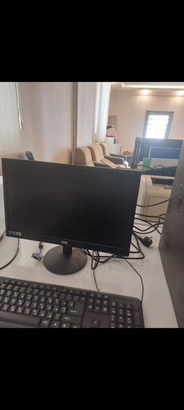 apple monitor: AOC markalı qara rəngli LCD monitor, ofis və ya ev istifadəsi üçün