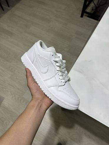 сумка крокс: Мужские кроссовки, 42, Nike, Новый, цвет - Белый, Платная доставка, Самовывоз — 2