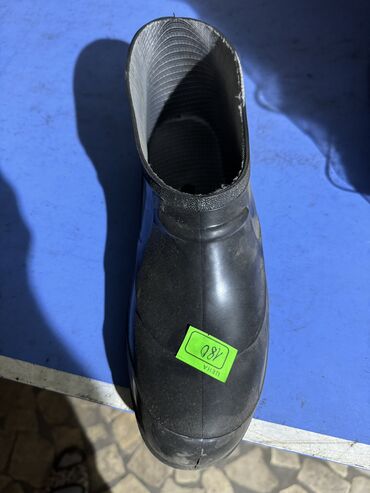 новая обувь: Российский галош сатылат, дун баада. 3000 штук бар, баасы келишим