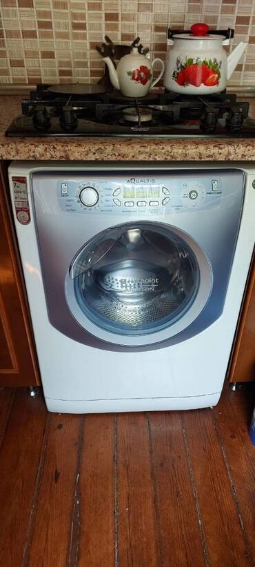 Uzunmüddətli kirayə mənzillər: Akim Abbasov kucesində bir otaqlı mənzil kirayə verilir. Tri Karonanan — 12