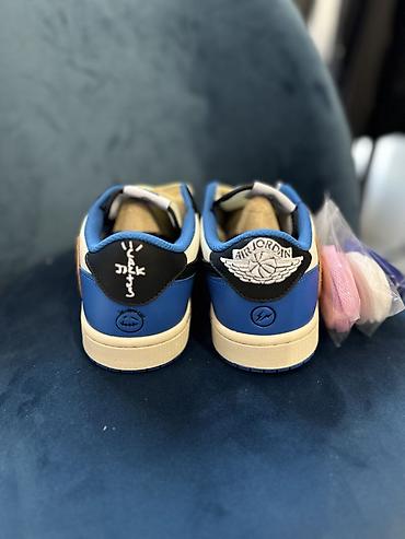 Жеке буюмдар: Кроссовки Nike Air Jordan 1 Low (цветовая схема с бежевыми, черными и — 5