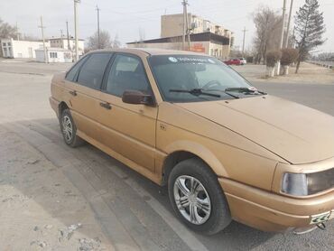 авто телешка: Volkswagen Passat: 1989 г., 1.8 л, Механика, Бензин, Седан