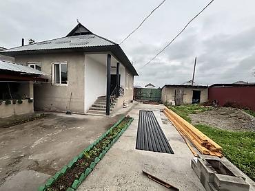 Продажа коттеджей и домов: 📢 ҮЙ САТЫЛАТ! 📍 Жер аянты: 8 соток ✅ Үй жаңы бүткөн, заманбап ремонту — 2