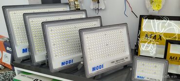 Modi brendinə məxsus LED proyektor işıqlandırıcısı. Bu