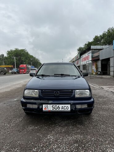 Volkswagen: Volkswagen Vento: 1993 г., 1.8 л, Механика, Бензин, Седан