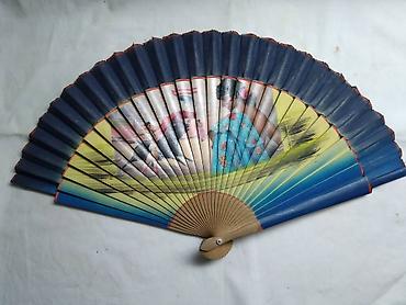 Ostali aksesoari: Lepeza drvena 21-22 cm. polovna.Cena za kom — 4