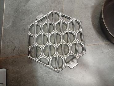 Вафельницы: Продается электробутербродница Вега производства Китай НОВАЯ цена — 9