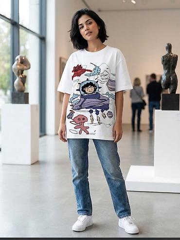 personaj geyim: Ağ rəngli qrafik printli t-shirt - Rəng: ağ pambig - Ön hissədə — 1