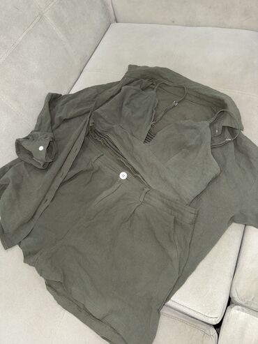 Вечерние платья: Девочки, разрузка гардероба, платья носила только раз, цены от 300 до — 15