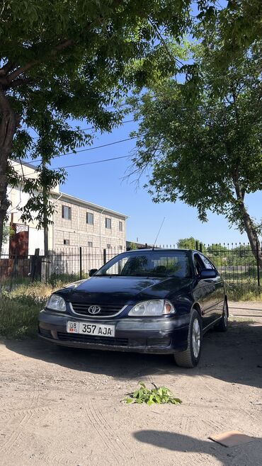 Toyota: Toyota Avensis: 2002 г., 1.8 л, Механика, Бензин, Седан