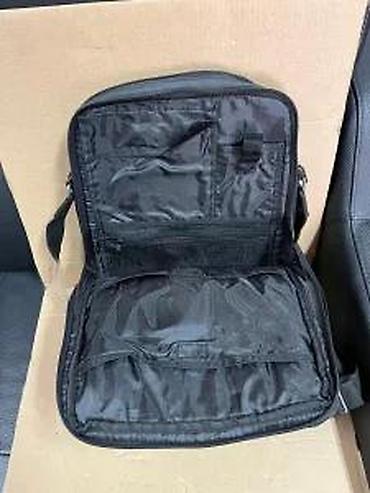 Torbe: Crna torba preko ramena sa više pregrada - Materijal: izdržljiva — 11