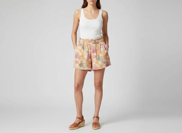 krótkie spodenki woodland: Sinsay, Shorts for women, size M