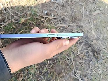 Другие мобильные телефоны: Смартфон с большим безрамочным дисплеем с отверстием под фронтальную — 5