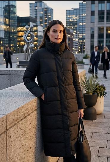 Duga ženska zimska jakna – crna - Model: duži kroj do ispod kolena