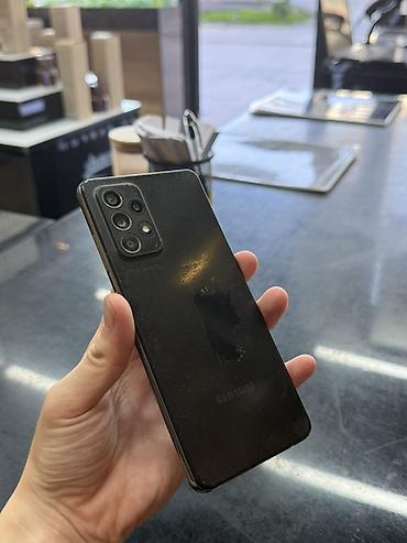 Смартфон Samsung Galaxy A52 (чёрный) Ключевые особенности: - Экран