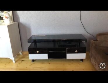 tv stand: Tv altdigi yaxwi veziyetde 75 manat ✅