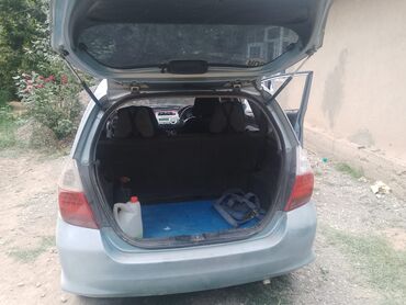 купить авто до 5000 долларов: Honda Fit: 2006 г., 1.5 л, Автомат, Бензин