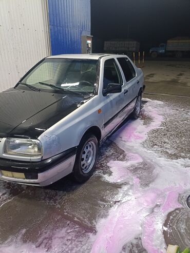 бугати машина: Volkswagen Vento: 1992 г., 1.8 л, Бензин, Седан