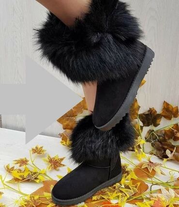 balenciaga triple s: Ugg mini čizme, bоја - Crna, 40 na lalafo.rs balenciaga triple s: Ugg mini čizme, bоја - Crna, 40